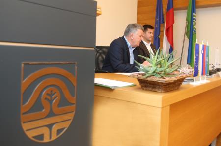 PODPIS POGODBE DOLENJE JEZERO 08 FOTO LJUBO VUKELIČ